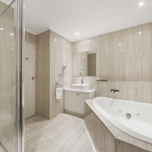 Queen Room Spa Bath